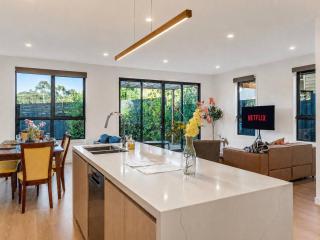 Puddings Home Brand New 4BR Townhouse in Oakleigh - 8