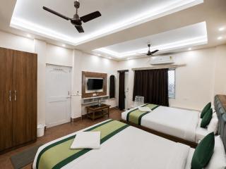 SEA VIEW frm BALCONY - SWIMMING-POOL - PRIME LOCATION - HOTEL SHRIGHRESORTPURI- Near Golden Beach - Swargadwar Beach- Light House Beach & Shree Jagannath Temple,- wifi- Lift , Restaurant -BEST BUDGET HOLIDAY RESORT IN PURI - 8