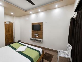 SEA VIEW frm BALCONY - SWIMMING-POOL - PRIME LOCATION - HOTEL SHRIGHRESORTPURI- Near Golden Beach - Swargadwar Beach- Light House Beach & Shree Jagannath Temple,- wifi- Lift , Restaurant -BEST BUDGET HOLIDAY RESORT IN PURI - 5