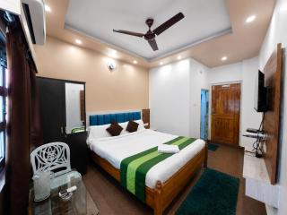 SEA VIEW frm BALCONY - SWIMMING-POOL - PRIME LOCATION - HOTEL SHRIGHRESORTPURI- Near Golden Beach - Swargadwar Beach- Light House Beach & Shree Jagannath Temple,- wifi- Lift , Restaurant -BEST BUDGET HOLIDAY RESORT IN PURI - 3