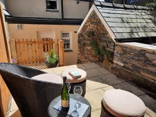 Welsh character cottage with wood burning stove - 6