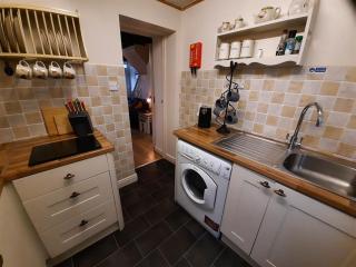 Welsh character cottage with wood burning stove - 5