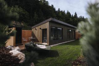 Nuit insolite haute savoie - Unik Lodges Annecy - Le Zénith - Hébergement insolite avec vue sommets, baignoire double et sauna privé - 1