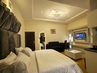 Milestone Boutique Apartments - 0