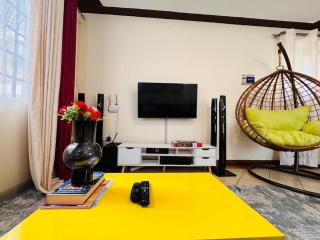 Bright, Cozy Kilimani 1BR, walk to malls - 2