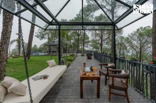StayVista at Altiora Kasauli with Pool, Lawn - 2