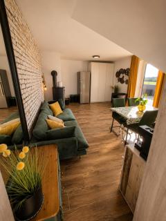 Modern apartment with balcony & panoramic view - 9