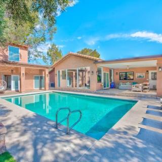 Villa Kensington, Grand 8BR Estate for Families & Groups - 0