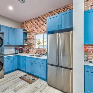 Villa Kensington, Grand 8BR Estate for Families & Groups - 7