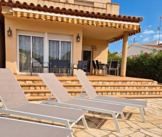 Villa Monredó, Lujo, Piscina y Relax en la Costa Dorada - 8