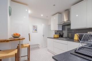 Henry Bell - Cosy 2-bedroom cottage - 2