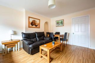 Scotia House -3 bed house in Larkhall with private driveway - 2