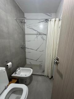 Calidad, en el centro, dos habitaciones y dos baños - 2