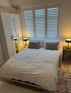 The 1930 Executive Haven Brockley, Air Con, 7 mins to City and Canary Wharf - 4