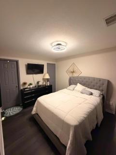 Terminal Cozy retreat! - 4