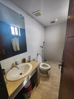 Luxury 2BHK APT Self Checkin Indigo Gulberg Lahore - 5