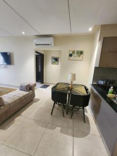 Luxury 2BHK APT Self Checkin Indigo Gulberg Lahore - 4
