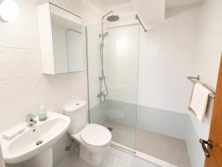 First floor 2 bedroom apartment, large balcony, amazing sea views, communal pool - 3
