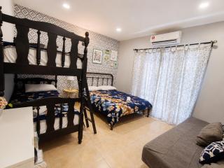 Villa Iris Cottage Traditional Cosy Pool Homestay - 3