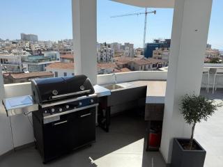 Lux Skyline Suite & Whirlpool - 1