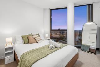 2 Bedroom apartment opposite Austin Hospital - Pool, Gym & 10th floor Views - 5