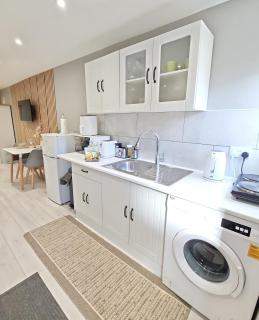 Spacious Luxe Suite New Build London and Essex - 6