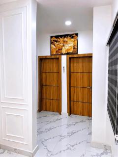 Layiz Court - 8