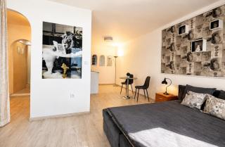 Studio 37 - 4