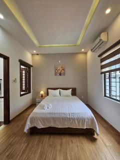 T And J House - 4 Bedrooms near the beach My Khe - 6