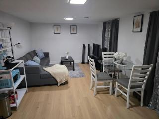Cozy Private Basement Apartment in Toronto - 0