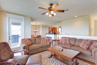 Home in The Hollows, Panoramic View, All Amenities - 7