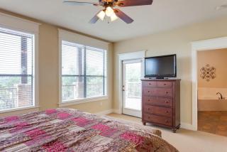 Home in The Hollows, Panoramic View, All Amenities - 1