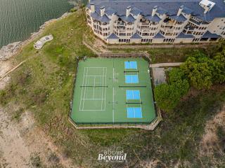Gorgeous Lakefront Condo Panoramic Lake Views 3202 - 8
