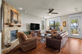 Amazing 4 bdrm Home in Hollows-Stunning Lake Views - 8