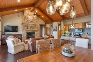Southern Charm on the Lake The Hollows access to amenities! - 9