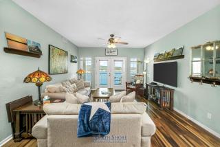 On Texas Time! Panoramic Lake views Pools Great Fall Break Vacation - 9