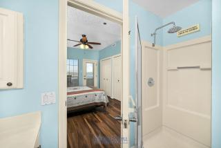 On Texas Time! Panoramic Lake views Pools Great Fall Break Vacation - 3