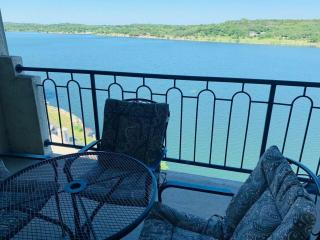 Loving the Views! All Island on Lake Travis Amenities Luxury Vacation spot - 1