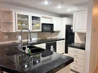 Loving the Views! All Island on Lake Travis Amenities Luxury Vacation spot - 3