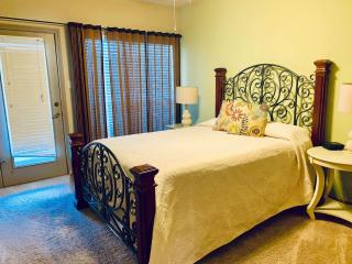 UNIT 1101 WATER VIEW OF MAIN LAKE AND BEAUTIFUL NORTH POOL - 6