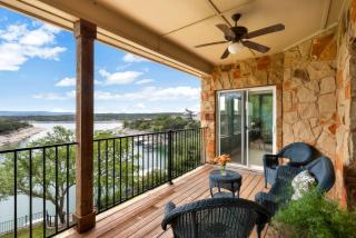 Lake Travis Waterfront Cove Private Dock, Kayaks, Fire Pit, Near Winery - 2