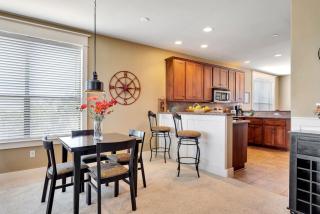 Hollows Villa with Panoramic Lake Views 4 Pools - 1