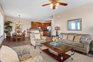Lovely Villa in the Hollows, Lake View, 4 Pools - 3