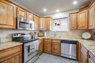 Lake Oaks Landing-Sunset Lake Views-Lago Amenities - 3