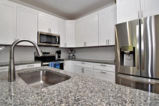 On Lake Time - Point Venture - All Amenities - 1