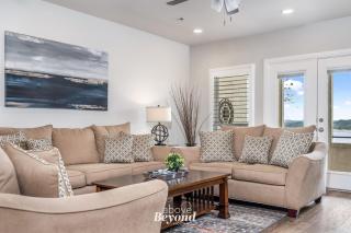 Spacious 3BR Lakefront Sunset Condo w Restaurant - 9