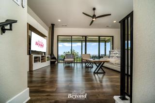 Creamy Cliffside Modern Casa - 1