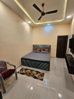 Hotel B Anand - 6