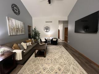 USAFA Fall Retreat 6BR Mountain Views and Pet Friendly - 4