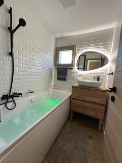 Amazing chalett Cleaning linens included - 1